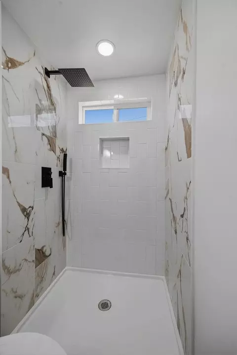 Bath - 309 S Quince Ave, Exeter, CA 93221 photo 5 of 5