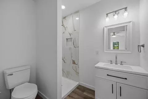 Bath - 309 S Quince Ave, Exeter, CA 93221 photo 1 of 5