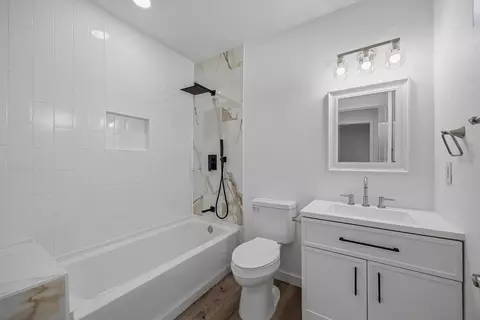 Bath - 309 S Quince Ave, Exeter, CA 93221 photo 3 of 5