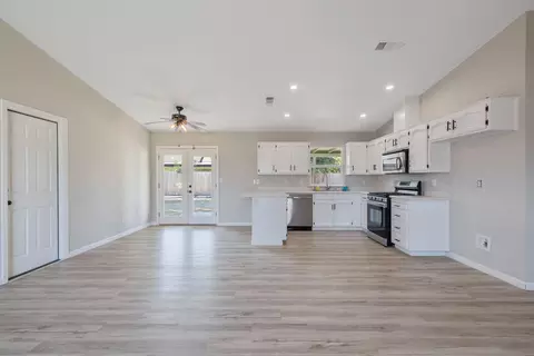 Living - 536 Cosart Ct, Exeter, CA 93221 photo 5 of 5