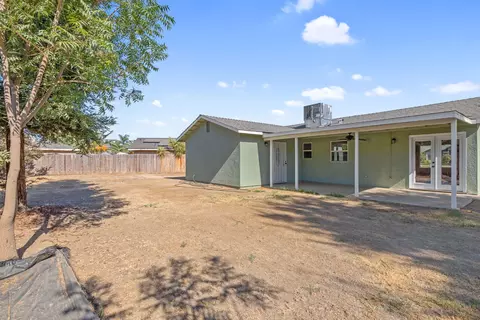 Exterior - 536 Cosart Ct, Exeter, CA 93221 photo 8 of 11