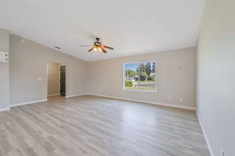 Living - 536 Cosart Ct, Exeter, CA 93221 photo 4 of 5