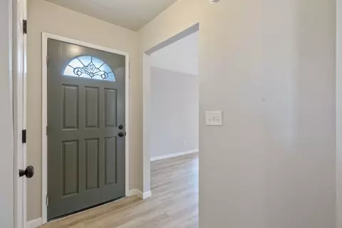 Entry Way - 536 Cosart Ct, Exeter, CA 93221 photo 1 of 2