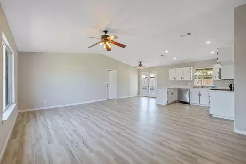 Living - 536 Cosart Ct, Exeter, CA 93221 photo 2 of 5