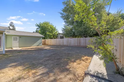 Exterior - 536 Cosart Ct, Exeter, CA 93221 photo 7 of 11