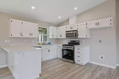 Kitchen - 536 Cosart Ct, Exeter, CA 93221 photo 1 of 2