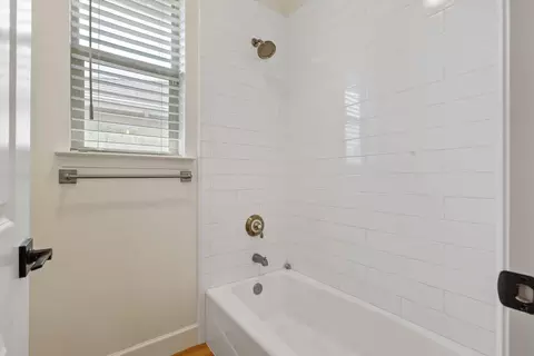 Bath - 230 Old Line Ave, Exeter, CA 93221 photo 4 of 4