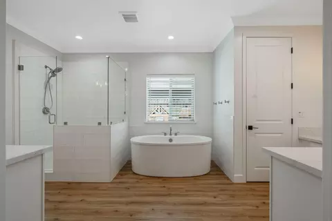 Bath - 230 Old Line Ave, Exeter, CA 93221 photo 1 of 4