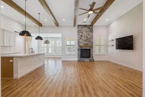 Living - 230 Old Line Ave, Exeter, CA 93221 photo 1 of 4