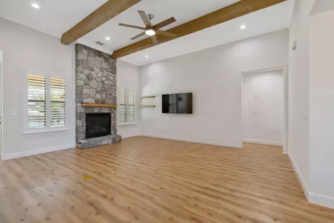 Living - 230 Old Line Ave, Exeter, CA 93221 photo 3 of 4