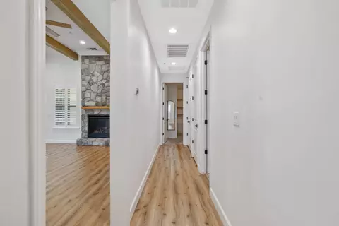 Entry Way - 230 Old Line Ave, Exeter, CA 93221 photo 11 of 13