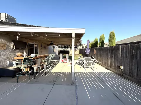 Exterior - 1729 E Monte Verde Ave, Visalia, CA 93292 photo 4 of 6