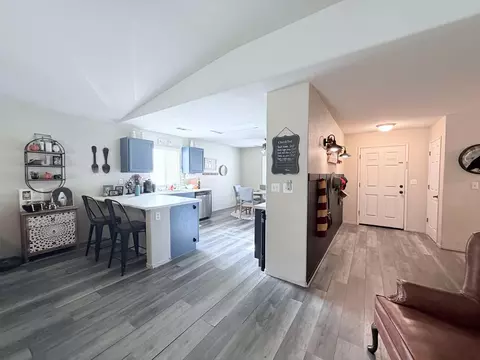 Entry Way - 1729 E Monte Verde Ave, Visalia, CA 93292 photo 3 of 6