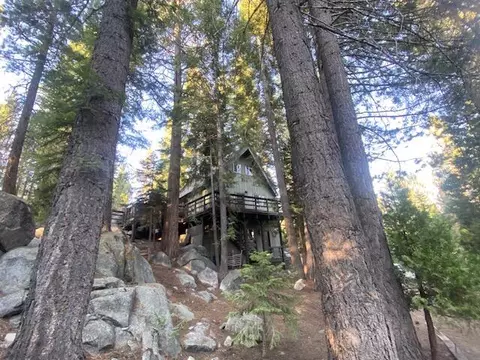 57501 Crest Dr, Springville, CA 93265