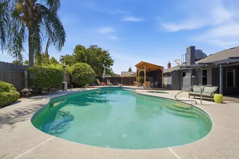 Exterior - 804 Woods Pl, Exeter, CA 93221 photo 6 of 11