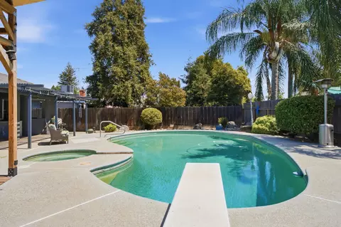 Exterior - 804 Woods Pl, Exeter, CA 93221 photo 7 of 11