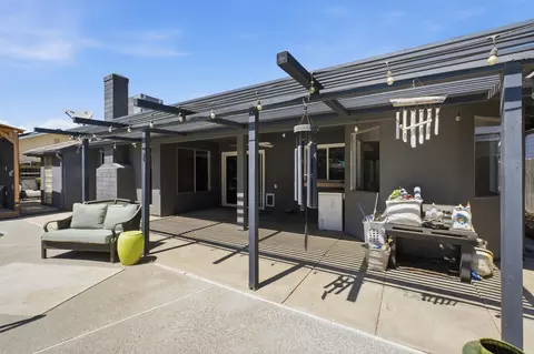 Exterior - 804 Woods Pl, Exeter, CA 93221 photo 4 of 11