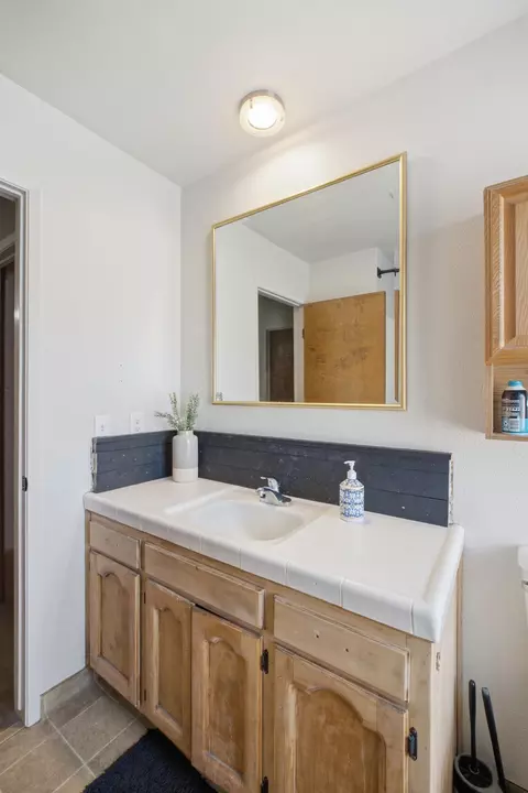 Bath - 804 Woods Pl, Exeter, CA 93221 photo 2 of 5