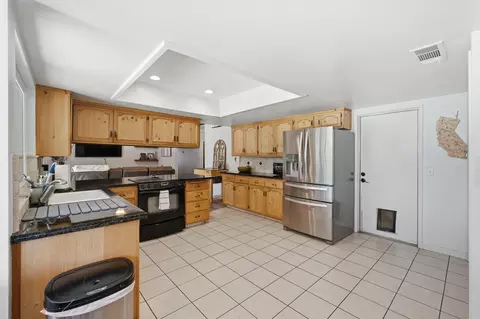 Kitchen - 804 Woods Pl, Exeter, CA 93221 photo 10 of 10