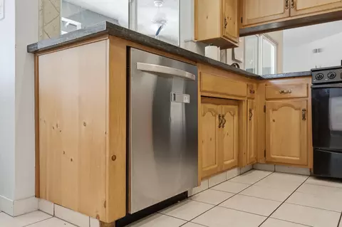 Kitchen - 804 Woods Pl, Exeter, CA 93221 photo 7 of 10