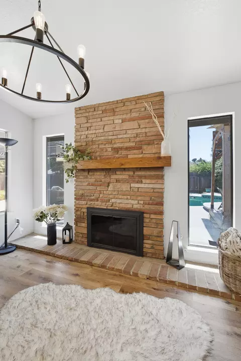 Living - 804 Woods Pl, Exeter, CA 93221 photo 3 of 4