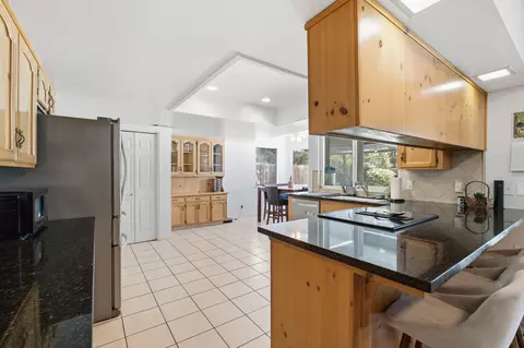 Kitchen - 804 Woods Pl, Exeter, CA 93221 photo 3 of 10