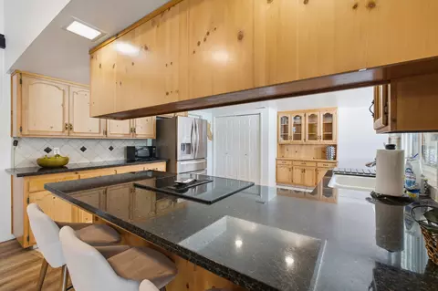 Kitchen - 804 Woods Pl, Exeter, CA 93221 photo 4 of 10