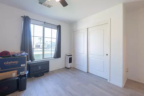 Bedroom - 980 Yosemite Dr, Lemoore, CA 93245 photo 5 of 8