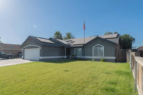 Exterior - 980 Yosemite Dr, Lemoore, CA 93245 photo 2 of 16