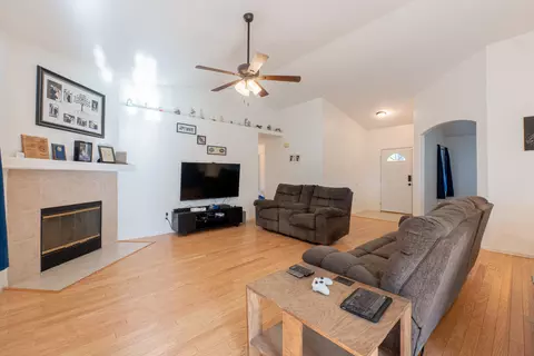 Living - 980 Yosemite Dr, Lemoore, CA 93245 photo 2 of 4