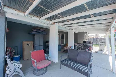 Exterior - 980 Yosemite Dr, Lemoore, CA 93245 photo 10 of 16