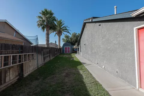 Exterior - 980 Yosemite Dr, Lemoore, CA 93245 photo 12 of 16