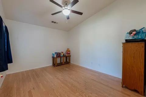 Bedroom - 980 Yosemite Dr, Lemoore, CA 93245 photo 1 of 8