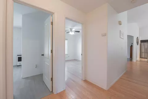 Entry Way - 980 Yosemite Dr, Lemoore, CA 93245 photo 8 of 10