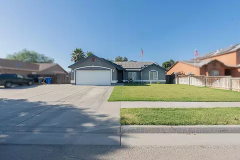 Exterior - 980 Yosemite Dr, Lemoore, CA 93245 photo 3 of 16