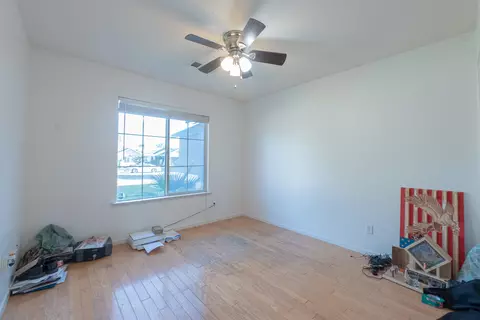 Bedroom - 980 Yosemite Dr, Lemoore, CA 93245 photo 2 of 8