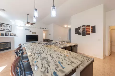 Kitchen - 980 Yosemite Dr, Lemoore, CA 93245 photo 2 of 6
