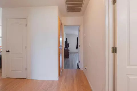 Entry Way - 980 Yosemite Dr, Lemoore, CA 93245 photo 9 of 10