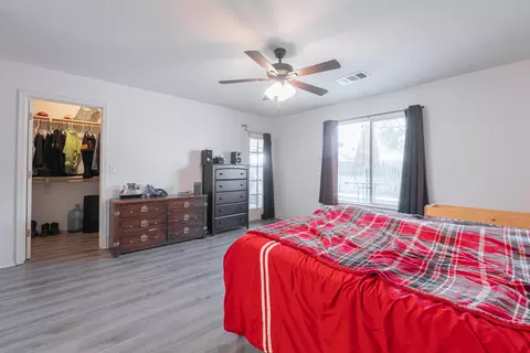 Bedroom - 980 Yosemite Dr, Lemoore, CA 93245 photo 8 of 8