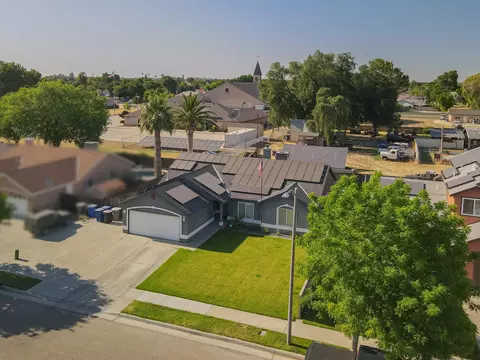 View/Area - 980 Yosemite Dr, Lemoore, CA 93245 photo 8 of 12