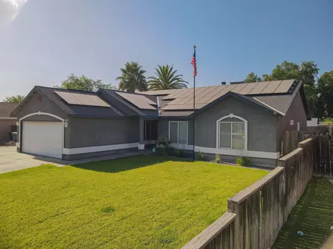 Exterior - 980 Yosemite Dr, Lemoore, CA 93245 photo 13 of 16