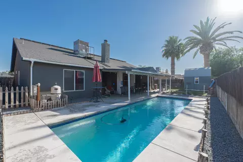 Exterior - 980 Yosemite Dr, Lemoore, CA 93245 photo 9 of 16