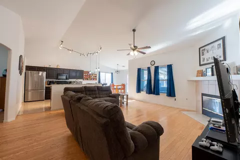 Living - 980 Yosemite Dr, Lemoore, CA 93245 photo 3 of 4