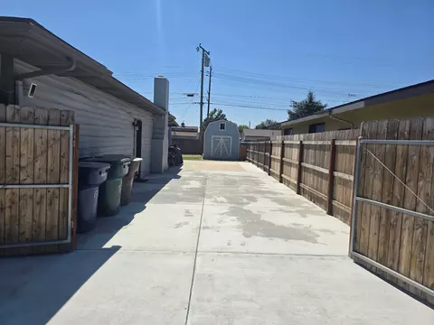 Exterior - 1709 E Burton Ave, Tulare, CA 93274 photo 4 of 8