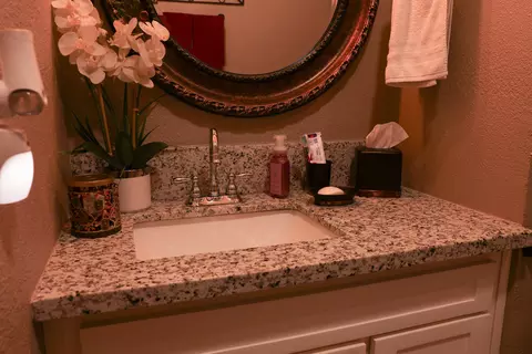 Bath - 1709 E Burton Ave, Tulare, CA 93274 photo 2 of 3