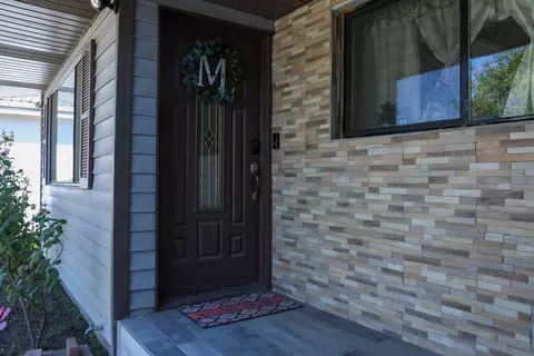 Entry Way - 1709 E Burton Ave, Tulare, CA 93274 photo 1 of 3