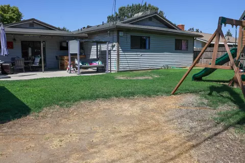 Exterior - 1709 E Burton Ave, Tulare, CA 93274 photo 7 of 8