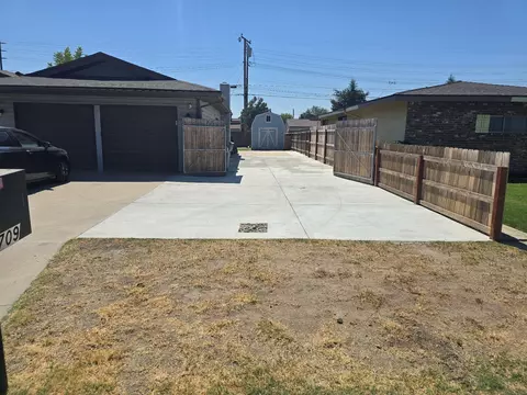 Exterior - 1709 E Burton Ave, Tulare, CA 93274 photo 3 of 8