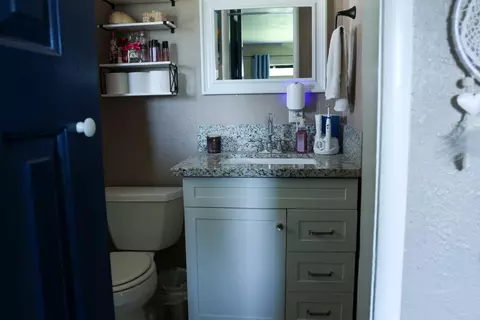 Bath - 1709 E Burton Ave, Tulare, CA 93274 photo 3 of 3