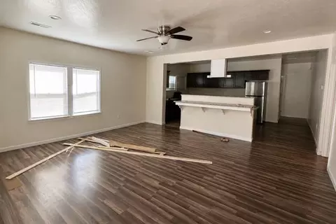 429 B St, Lemoore, CA 93245 photo 2